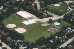 Oakridge Community Centre steps away with ice rink, pool, wading pool, tennis courts, baseball diamonds and playground 